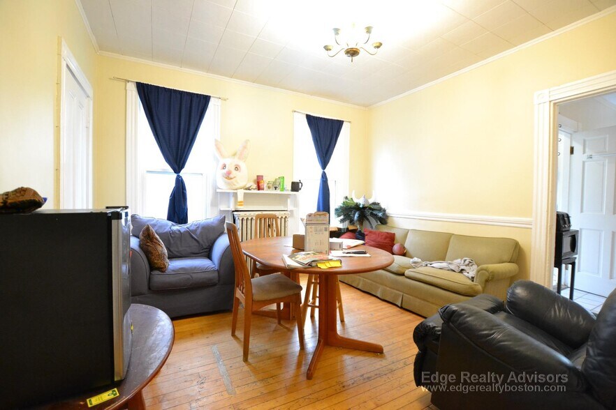 Building Photo - 25 Bennett St