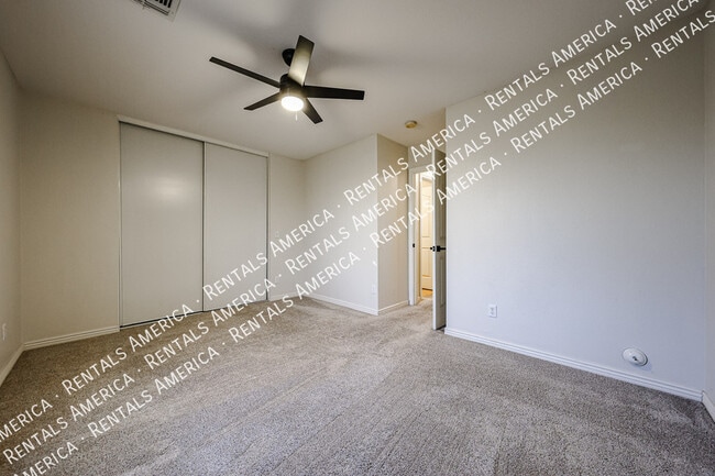 Building Photo - 1145 E Lowell Ave