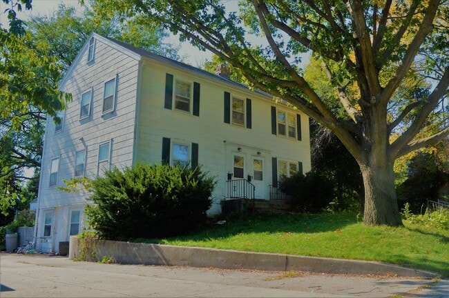 Primary Photo - 312 E 6th St