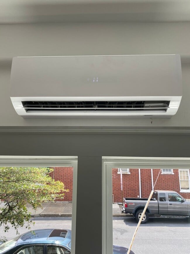 Building Photo - 627 Manor St