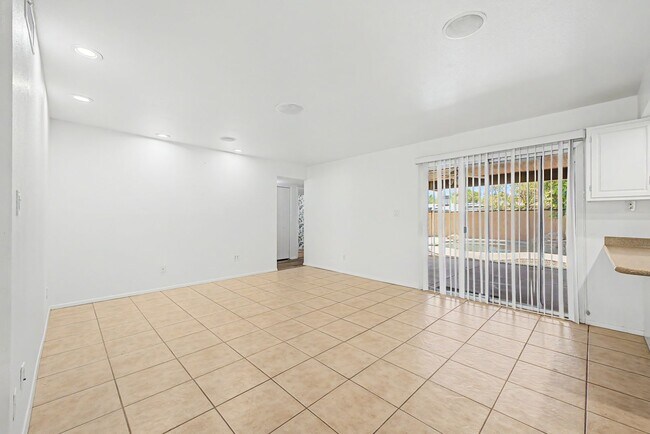Building Photo - Great Tempe Home with Diving Pool