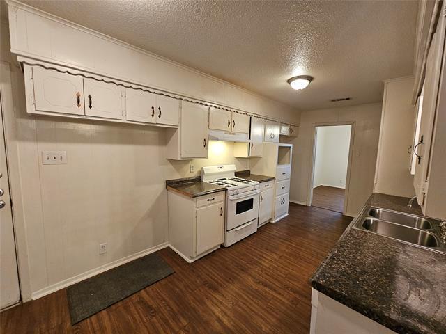 Building Photo - 2100 Redwood Pl