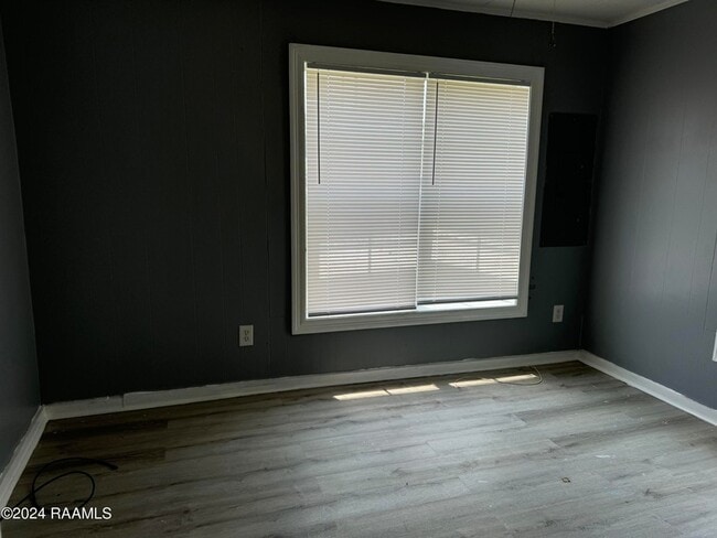 Building Photo - 528 Laurel St