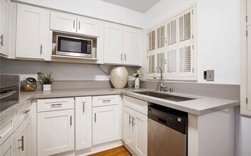 Building Photo - 215 N Kenwood St