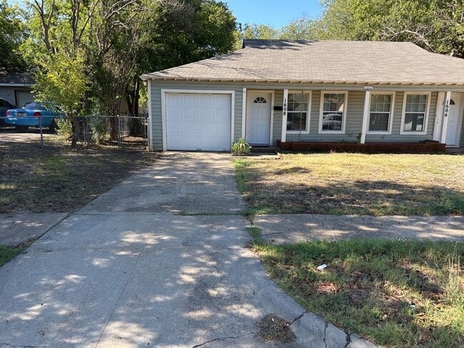 Primary Photo - 2-Bedroom Duplex-1606 Duncan Ave