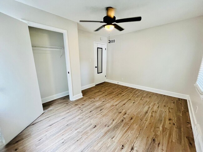 Building Photo - Three Bedroom Modern Farmhouse in Southern...