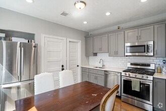 Building Photo - 17 Howes St