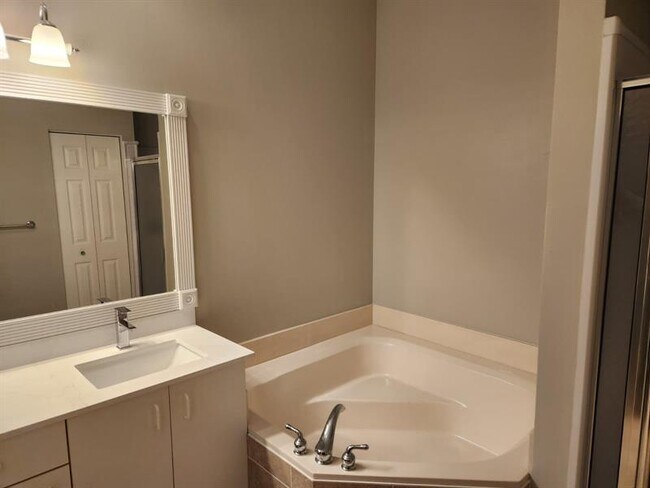 Building Photo - 2300 E Aragon Blvd