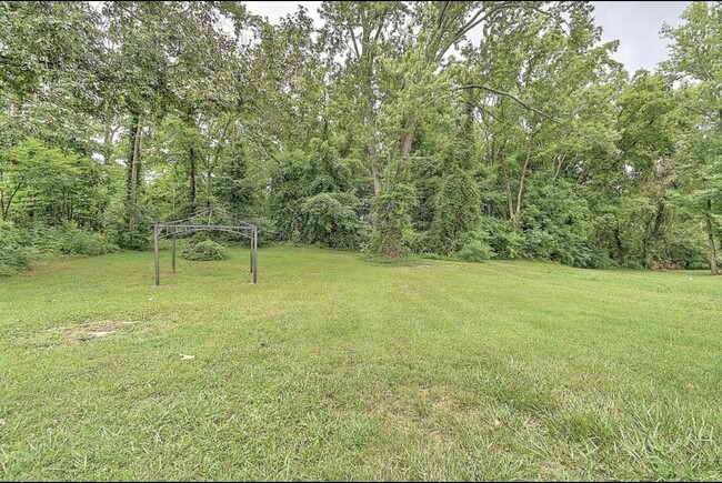 Building Photo - 401 Hillcrest Dr
