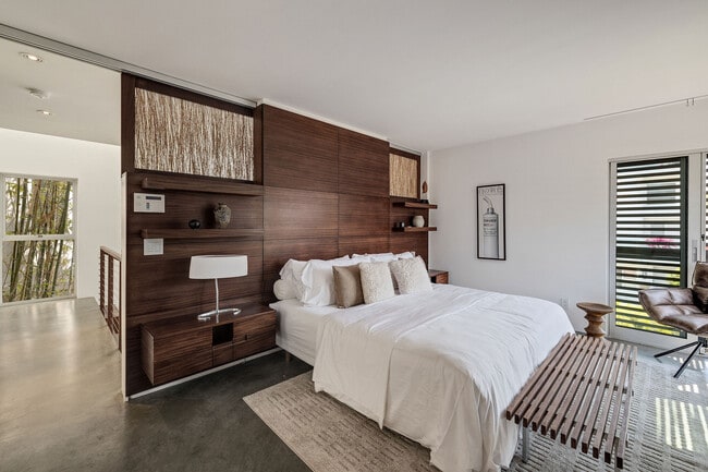 Building Photo - 27 Driftwood St