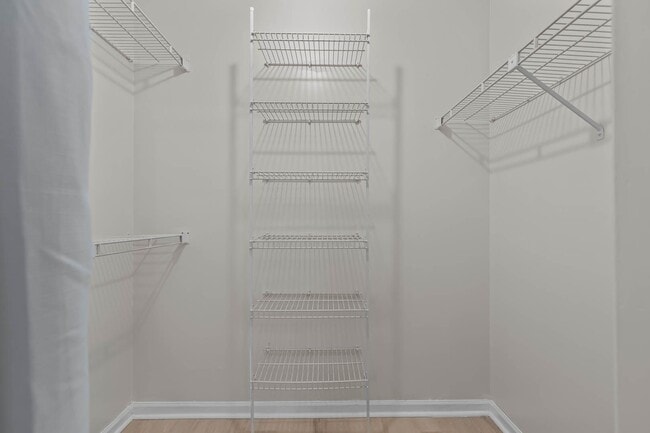 Building Photo - Newly renovated 2 bedroom 1 bathroom duplex