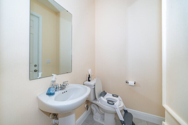 Building Photo - 1660 Tropical Palms Cir