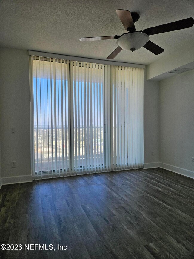 Building Photo - 1031 1st St S