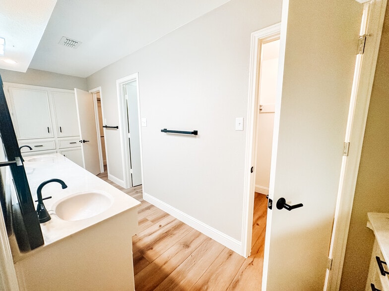 Building Photo - 5712 73rd St