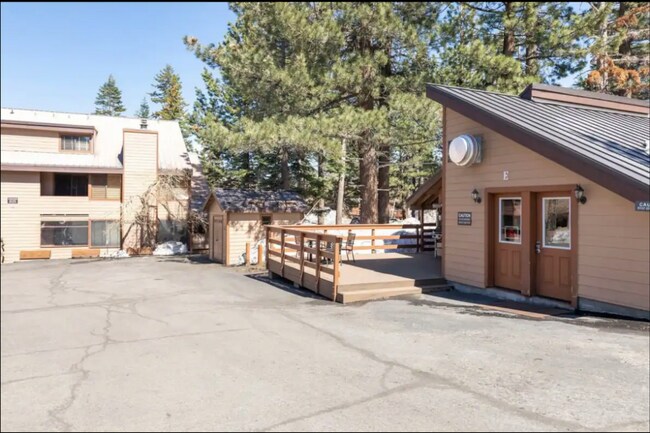 Building Photo - Stylish 2-Bed + Loft Mountain Condo in San...
