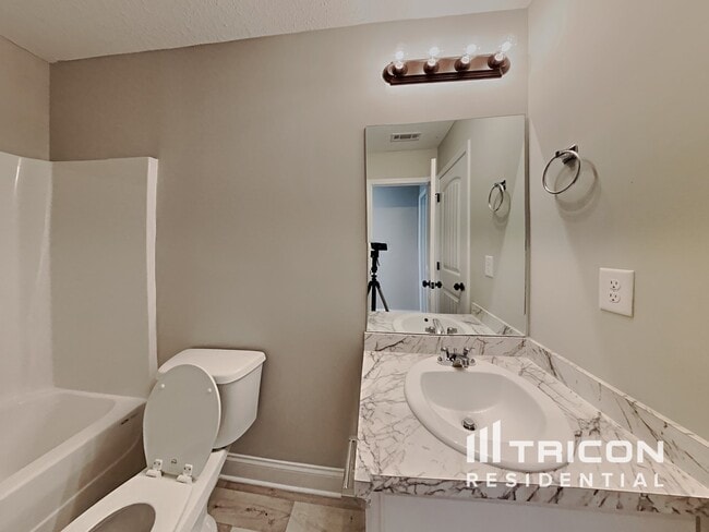 Building Photo - 487 Kinsley Wy