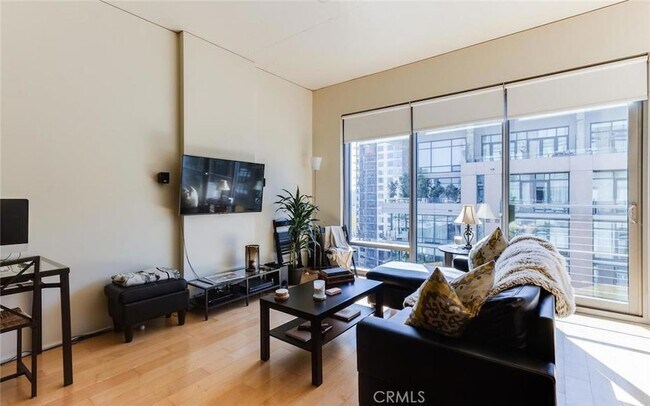 Building Photo - 1100 S Hope St