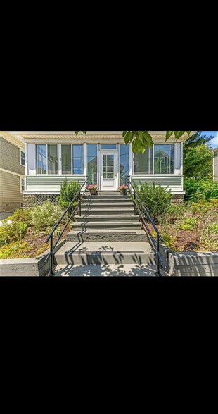 Building Photo - 207 Jewett St