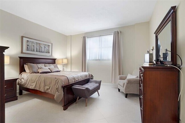 Building Photo - 4250 Galt Ocean Dr