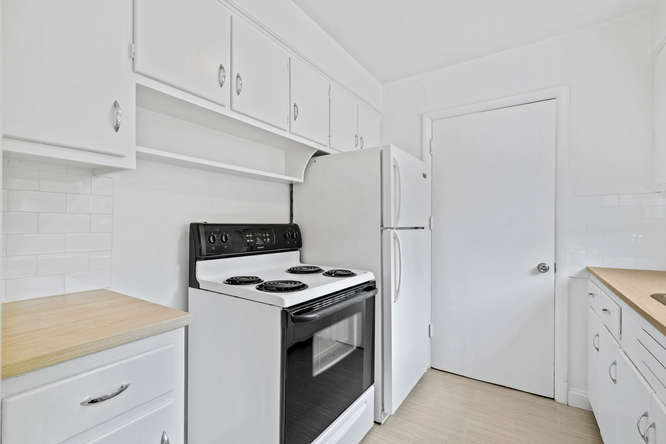 Kitchen - 8808 N Peninsular Ave