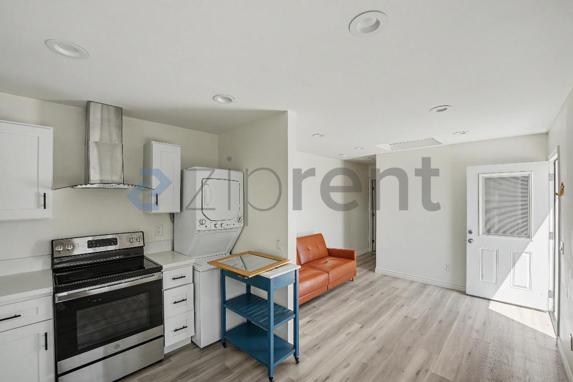 Building Photo - Unit A