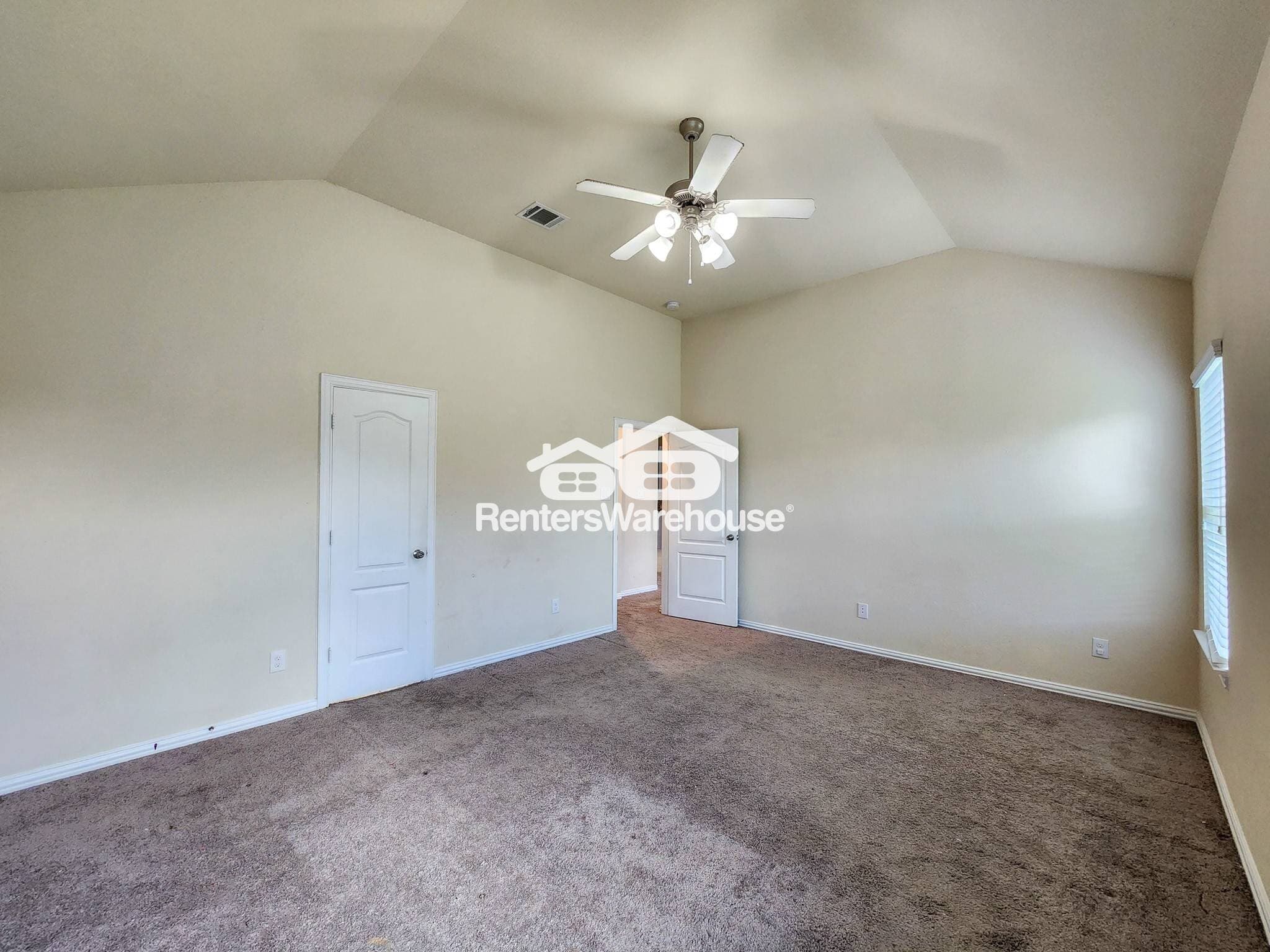 Building Photo - 2119 Del Mar Dr
