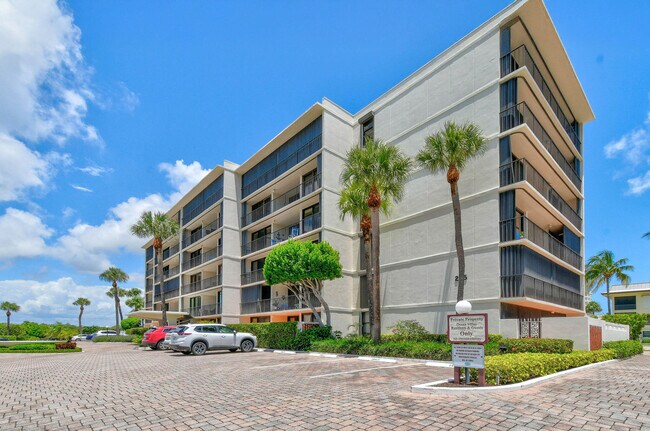 Building Photo - 225 S Beach Rd