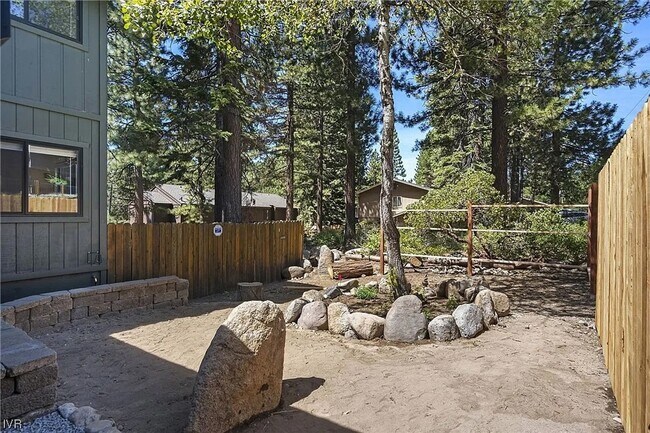 Building Photo - Oriole #2