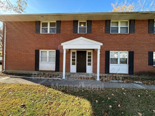 Primary Photo - 1901 Hazel Ave