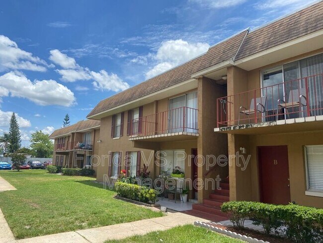 Primary Photo - 925 W Oak Ridge Rd