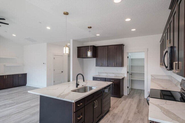 Building Photo - OWN966