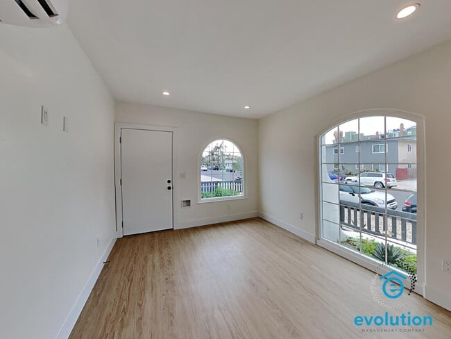 Building Photo - 3831-3835 Third Avenue - 3835 Third Ave Apt 1