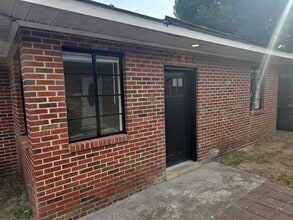 Building Photo - 2 Bedroom 1 bath off of Meeting st closed to the River District