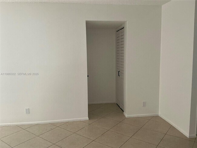 Building Photo - 501 Gardens Dr