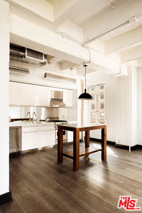 Building Photo - 6253 Hollywood Blvd