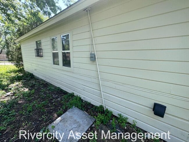 Building Photo - 4180 Kerwin Dr