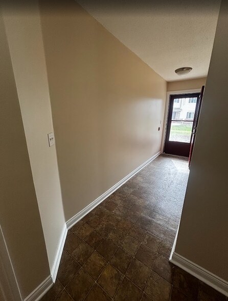 Building Photo - 542 Pewaukee Rd