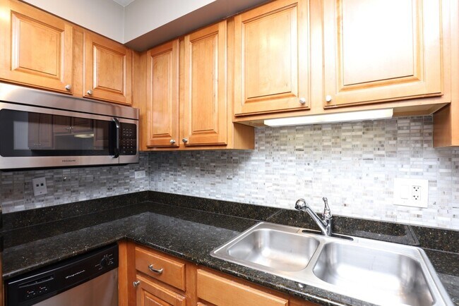 Building Photo - 4334 N Hazel St