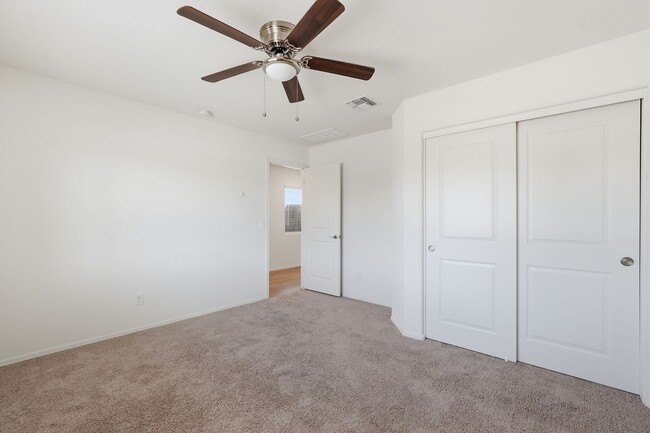 Building Photo - 4bedroom 2 bath single family home!