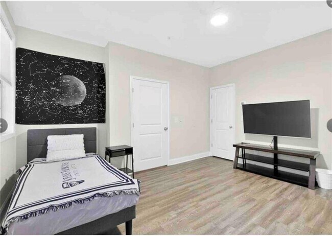 Building Photo - 2407 Tenor Ln