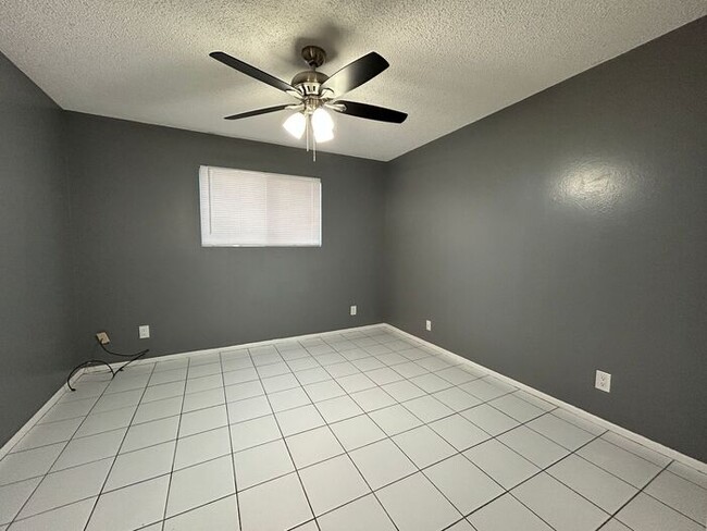 Building Photo - 1101 N April Cir