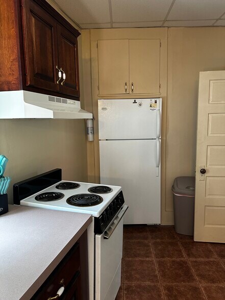 Building Photo - 583 Mill St