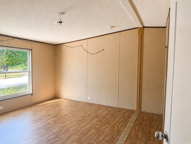 Building Photo - 144 Pr 7758