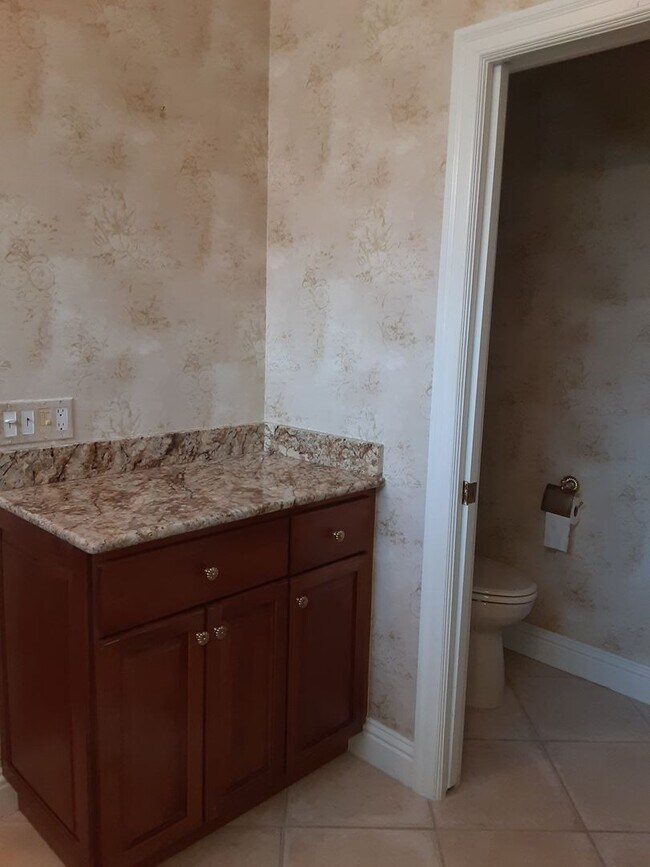 Building Photo - Annual unfurnished 3/2 SFH with pool in The Oaks!