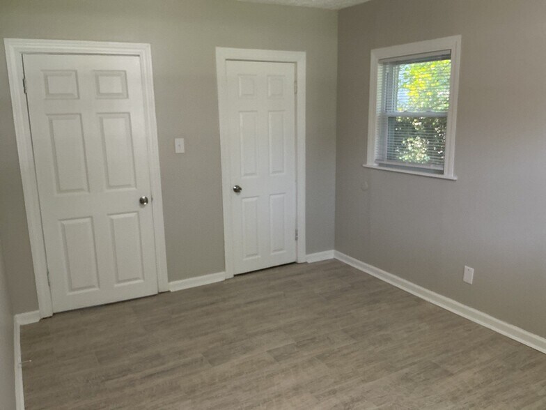Building Photo - 38 Green Acres Dr
