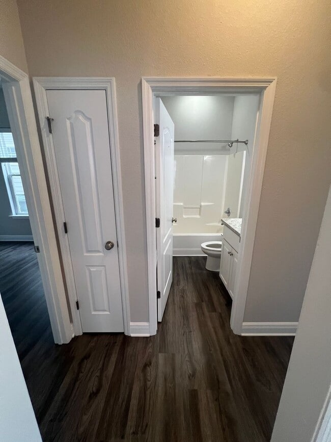 Building Photo - Charming 3/2 Home in Great Neighborhood