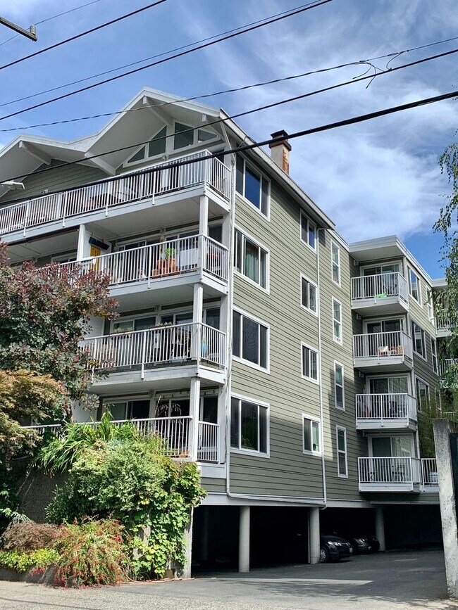 Building Photo - Capitol Hill Condo