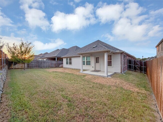 Building Photo - 503 Fox Ridge Dr