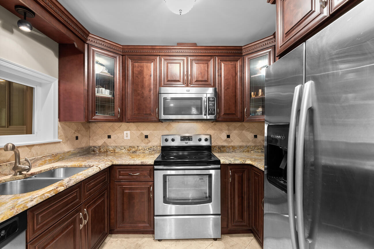 Kitchen - 1008 Hobbs Dr