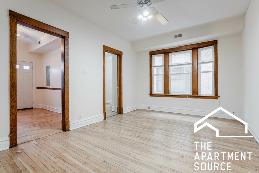 Building Photo - 3820 N Sheffield Ave